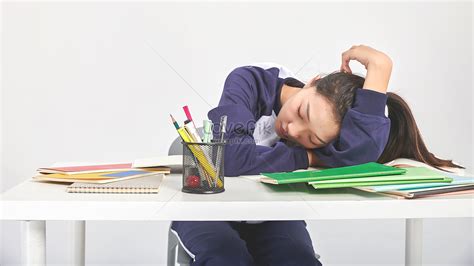 natutulog na babae kinantot|Studyante Kinantot Habang Natutulog .
